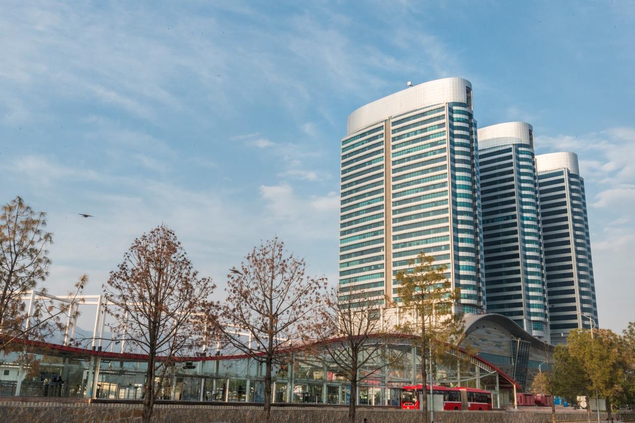 Centaurus Hotel Suites Islamabad Exterior foto